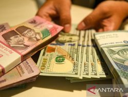 Rupiah melemah diiringi kegelisahan penanam modal berhadapan dengan kebijakan tarif Amerika Serikat
