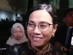 Diisukan Mundur dari Kabinet Merah Putih, Sri Mulyani Hanya Tersenyum