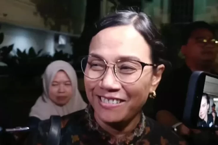 Diisukan Mundur dari Kabinet Merah Putih, Sri Mulyani Hanya Tersenyum
