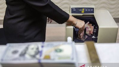 Rupiah diprediksi melemah dikarenakan perasaan khawatir berhadapan dengan pelambatan kegiatan ekonomi